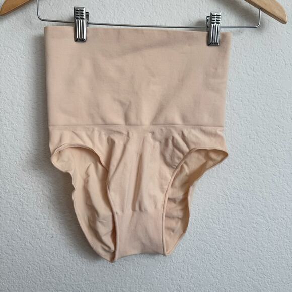 Skims Light Nude High Rise Brief Shapewear - Picture 2 of 5